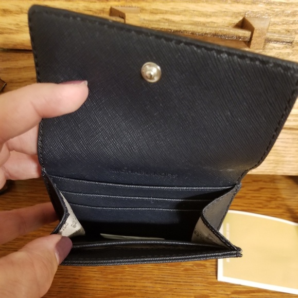 Michael Kors Jet Set travel wallet w/keychain - Picture 4 of 7